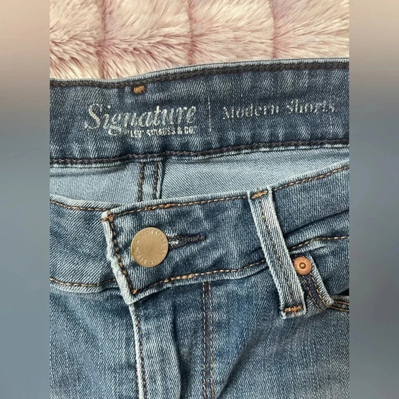 Levi Strauss Signature Jean denim shorts frayed distressed style  size 2- W26 - Picture 7 of 14